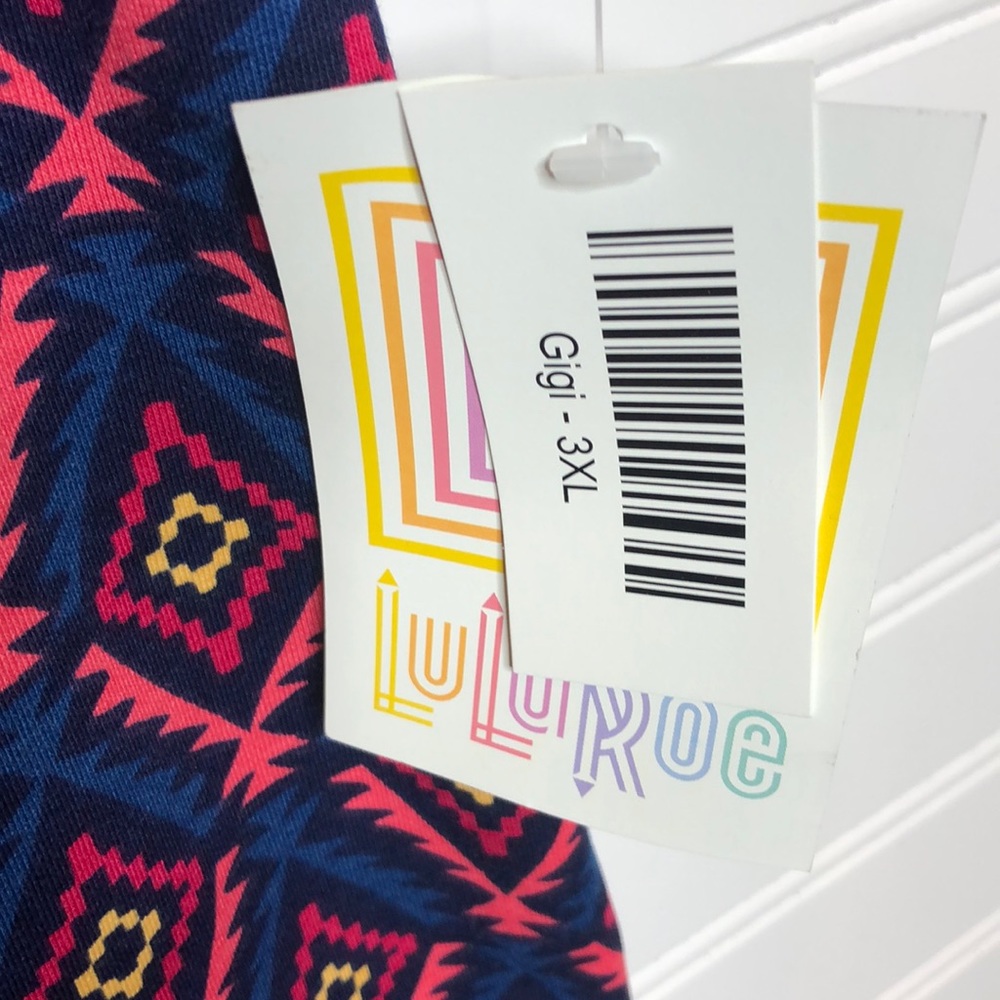 LuLaRoe Gigi top - Picture 4 of 6